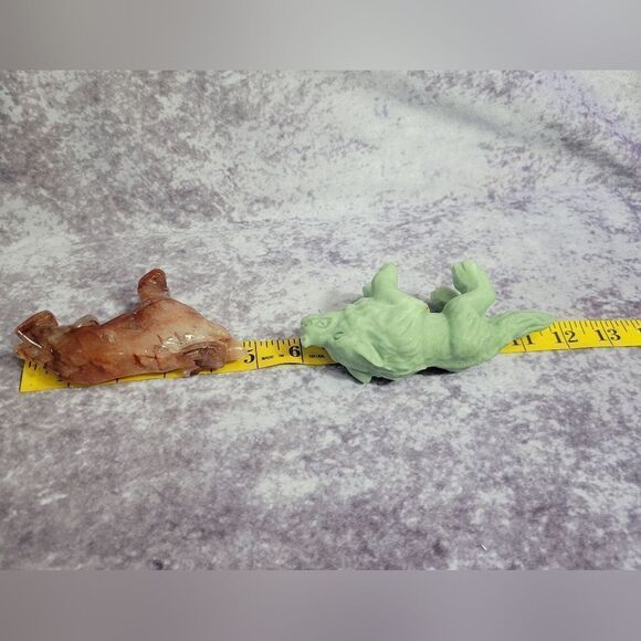 Green Jade & Fire Quartz Wolf - Picture 14 of 16